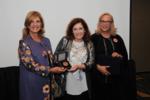 Dr. Antonella Tosti accepts the 2015 Maria Duran Medal